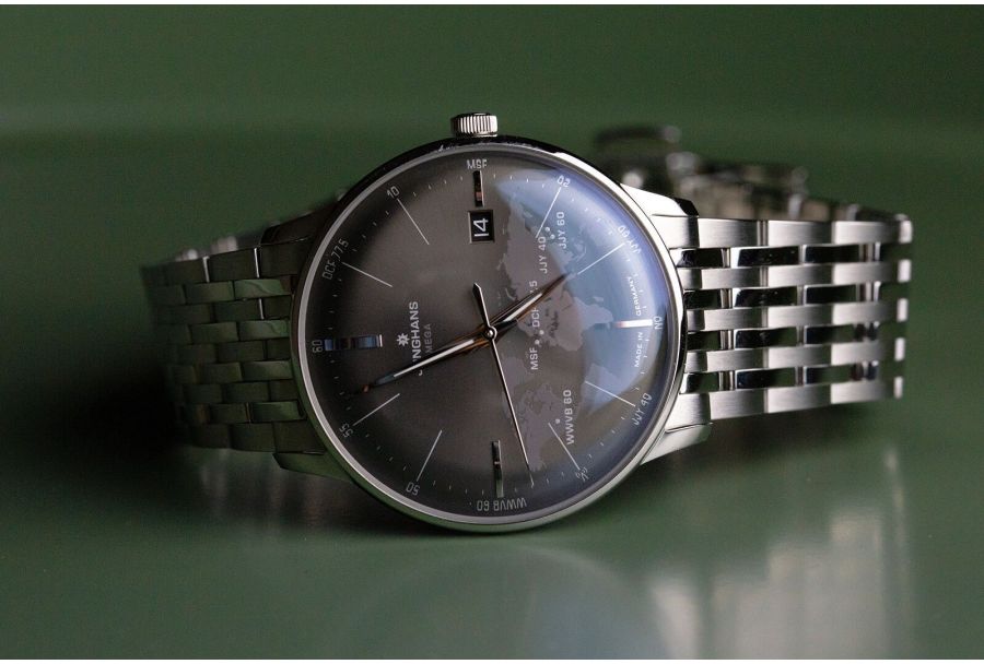 Zegarki Junghans Meister Mega z mechanizmem radiowym