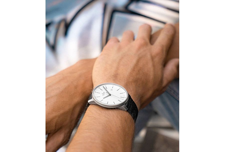Męski zegarek Junghans FORM A Titan z paskiem PET